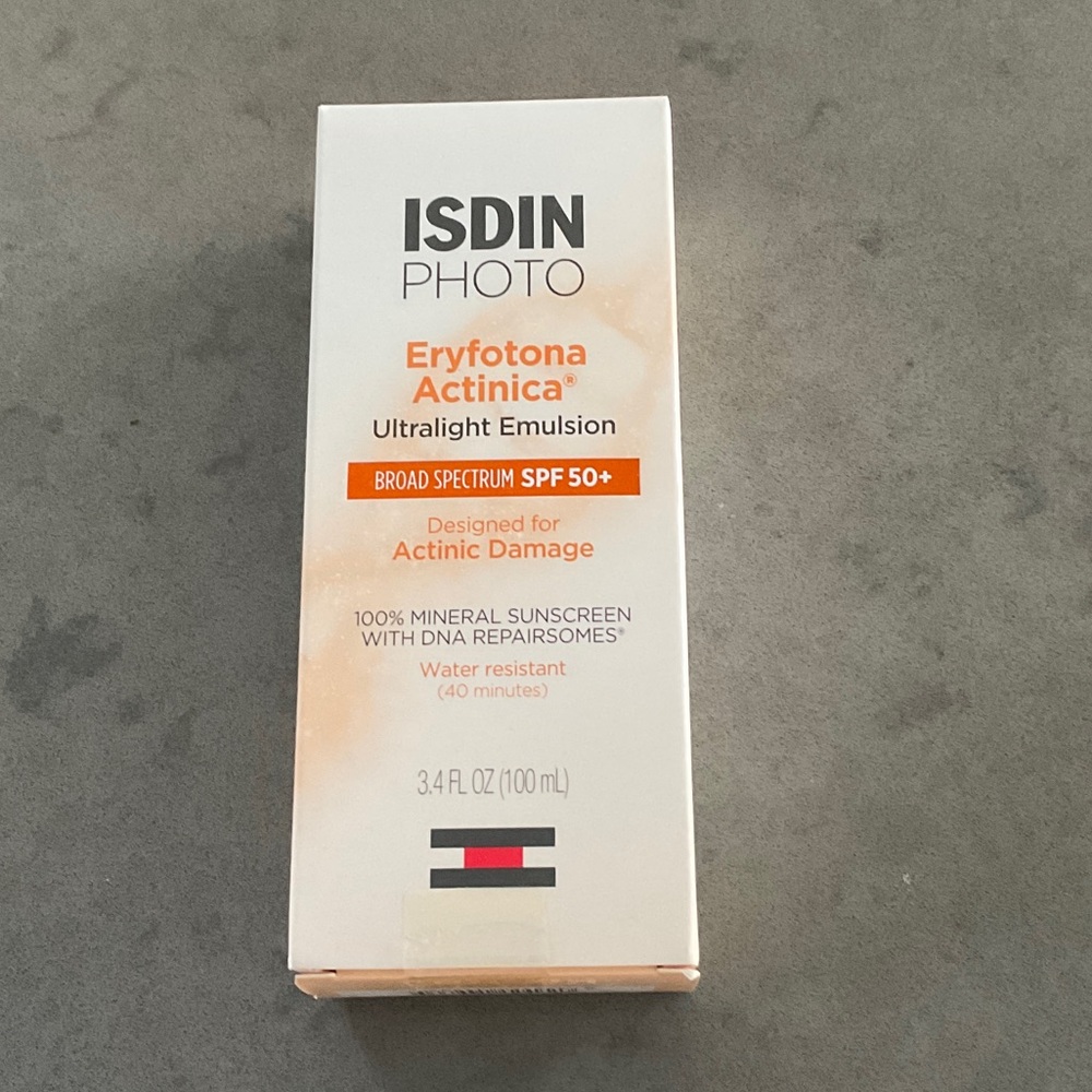ISDIN Photo Eryfotona Actinica Ultralight Emulsion SPF 50+ - Peach/Beige